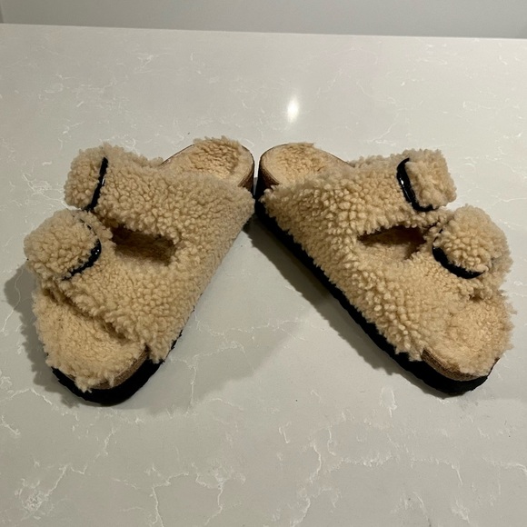 BIRKENSTOCK
Arizona Big Buckle Shearling Slide Sandals - Eggshell - Picture 8 of 11